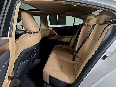 Used 2025 Lexus ES 350 w/ Premium Package image 11