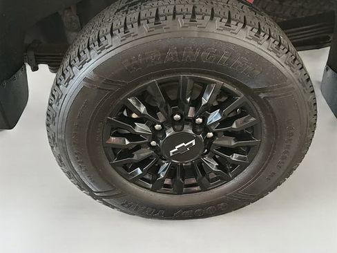 Used 2022 Chevrolet Silverado 2500 LT w/ Midnight Edition AWD/4WD image 31