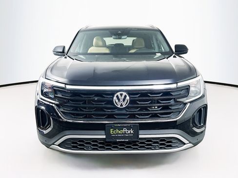 Used 2025 Volkswagen Atlas Cross Sport SE image 2