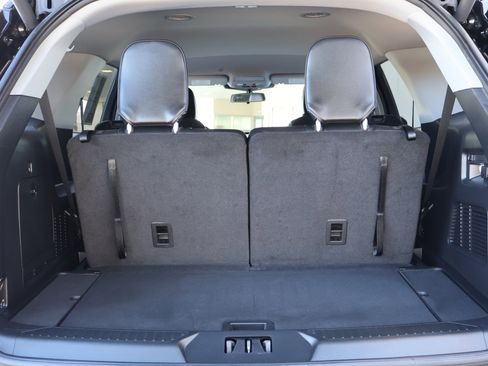 Used 2022 Ford Explorer XLT w/ Equipment Group 202A image 21