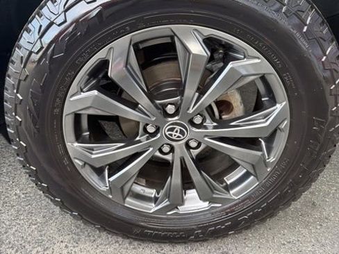 Used 2022 Toyota RAV4 XLE Premium AWD/4WD image 20