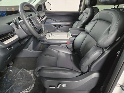 New 2026 Lincoln Navigator Premiere AWD/4WD image 12