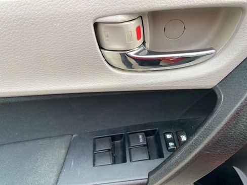 Used 2014 Toyota Corolla LE FWD image 17