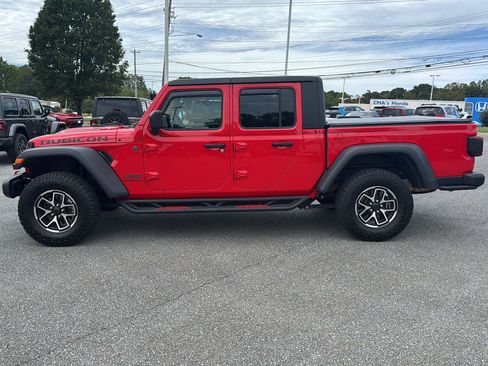 Used 2024 Jeep Gladiator Rubicon w/ Convenience Group AWD/4WD image 12