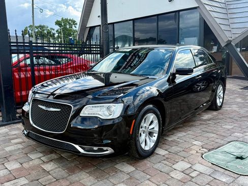 Used 2015 Chrysler 300 Limited w/ 300 Premium Group RWD image 5
