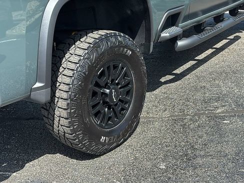 Used 2026 Chevrolet Silverado 2500 ZR2 w/ LPO, Dark Essentials Package AWD/4WD image 8