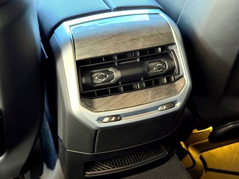 Used 2024 BMW 760i xDrive image 34