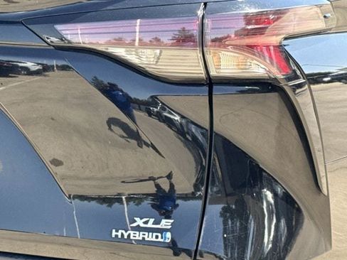 Used 2024 Toyota Sienna XLE FWD image 6