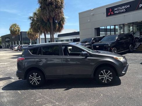 Used 2016 Toyota RAV4 LE FWD image 3