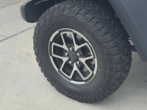 Used 2025 Jeep Wrangler Unlimited Rubicon AWD/4WD image 29