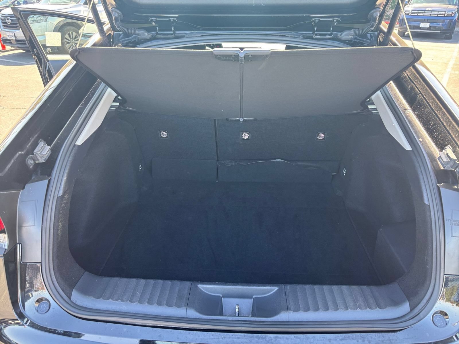 Used 2025 Toyota Prius LE FWD image 29