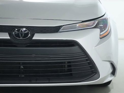 Used 2023 Toyota Corolla LE w/ Carpet Mat Package (TMS) FWD image 7