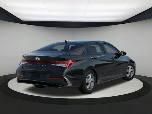 New 2026 Hyundai Elantra SE image 4