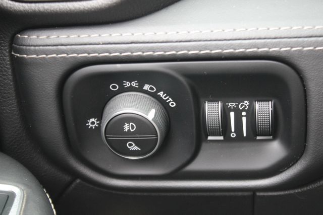 Used 2020 RAM 2500 Limited AWD/4WD image 18