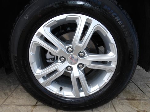 Used 2024 GMC Terrain SLE image 12