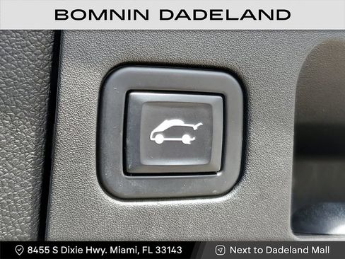 Used 2022 Cadillac XT4 Luxury w/ Driver Awareness Package image 9