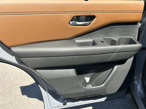 New 2026 Nissan Pathfinder Platinum w/ Lighting Package AWD/4WD image 21