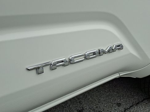 Certified 2024 Toyota Tacoma SR5 AWD/4WD image 28