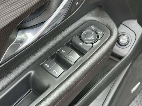 Used 2022 GMC Terrain SLT w/ Infotainment Package II AWD/4WD image 7