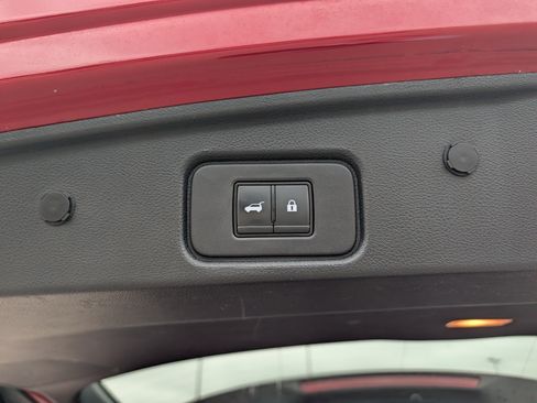 Used 2023 Nissan Pathfinder SL AWD/4WD image 19