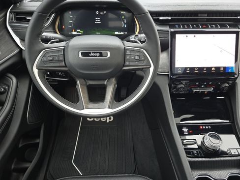 Used 2025 Jeep Grand Cherokee Limited 4xe image 19