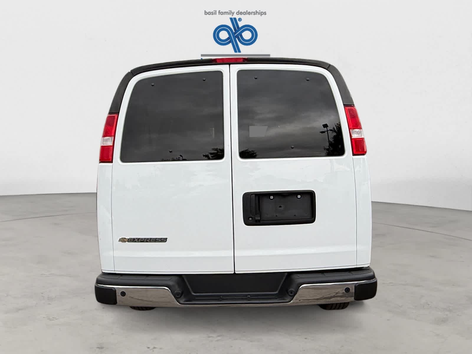 Used 2024 Chevrolet Express 3500 LT w/ LT Preferred Equipment Group RWD image 5