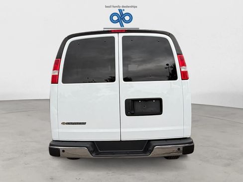 Used 2024 Chevrolet Express 3500 LT w/ LT Preferred Equipment Group RWD image 5
