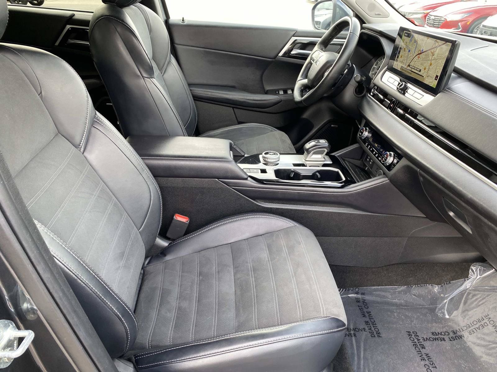 Used 2025 Mitsubishi Outlander SE FWD image 24