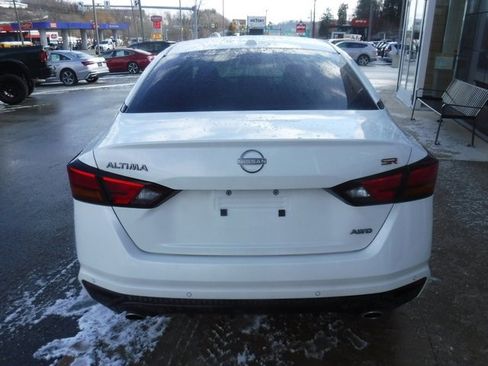 Used 2024 Nissan Altima 2.5 SR w/ SR Premium Package image 12