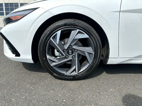 Used 2025 Hyundai Elantra SEL FWD image 11