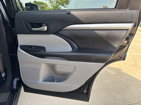 Used 2017 Toyota Highlander XLE AWD/4WD image 22