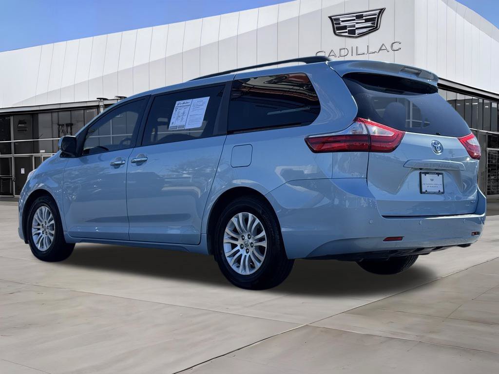 Used 2017 Toyota Sienna XLE Premium FWD image 6