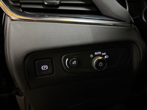 Used 2021 Buick Enclave Essence w/ Sun And Navigation Package AWD/4WD image 39
