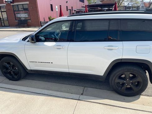 Used 2023 Jeep Grand Cherokee L Laredo image 6