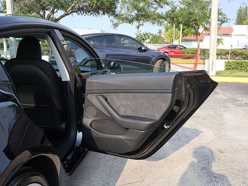 Used 2023 Tesla Model 3 Standard Range RWD image 27