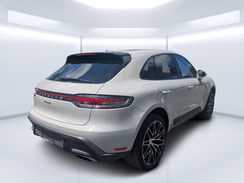 Used 2022 Porsche Macan AWD/4WD image 3