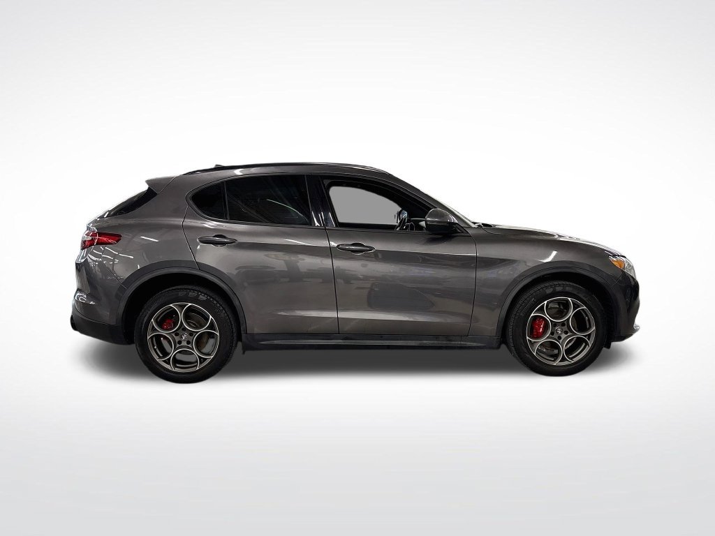 Used 2023 Alfa Romeo Stelvio Sprint AWD/4WD image 6