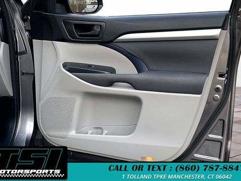 Used 2016 Toyota Highlander LE AWD/4WD image 23