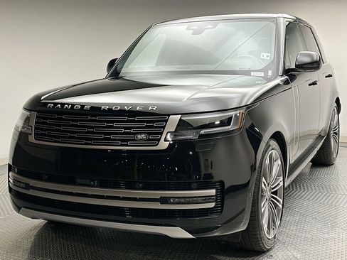 Used 2025 Land Rover Range Rover SE image 1