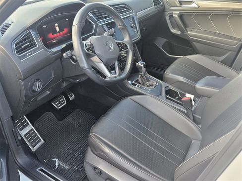 Certified 2022 Volkswagen Tiguan SE R-Line image 7