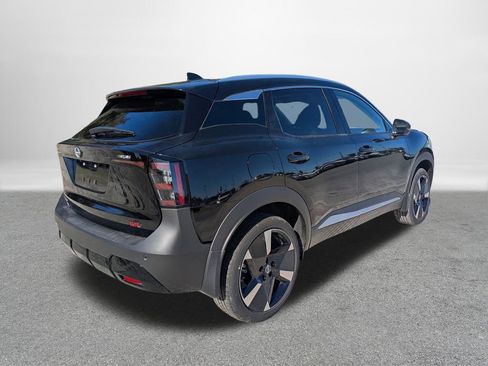 New 2026 Nissan Kicks SR FWD image 3
