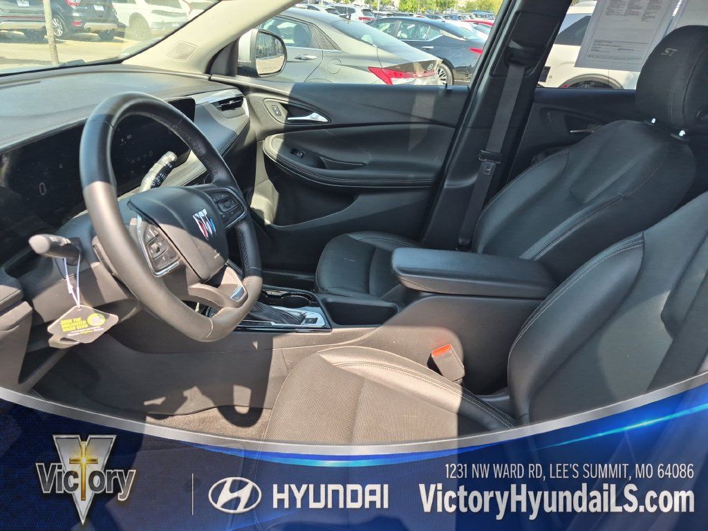 Used 2024 Buick Encore GX Sport Touring FWD image 9