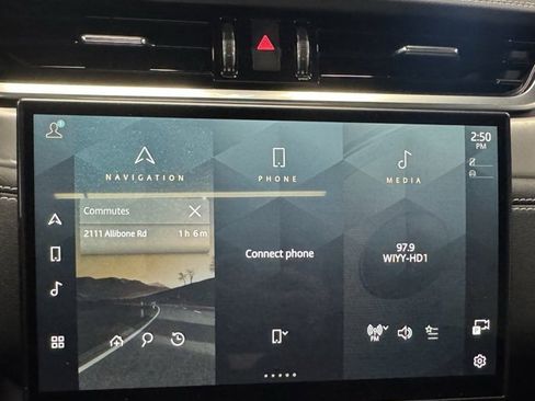 Used 2024 Jaguar F-PACE R-Dynamic S image 18