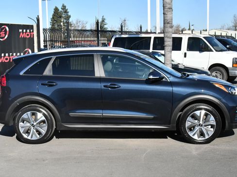 Used 2022 Kia Niro EX image 9