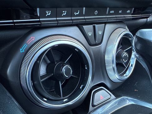 Used 2020 Chevrolet Camaro LT image 23