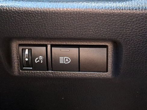 Used 2019 Toyota RAV4 LE FWD image 25