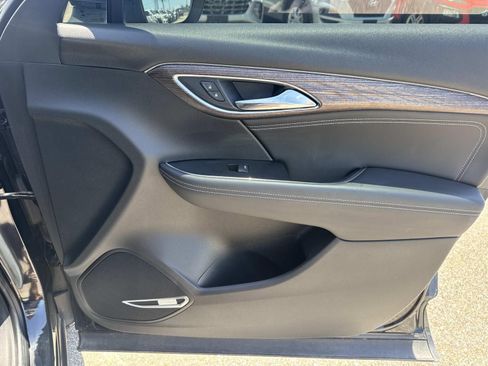 Used 2022 Buick Envision Avenir w/ Technology Package II FWD image 16