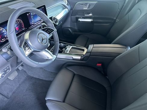 New 2025 Mercedes-Benz GLB 250 4MATIC image 10