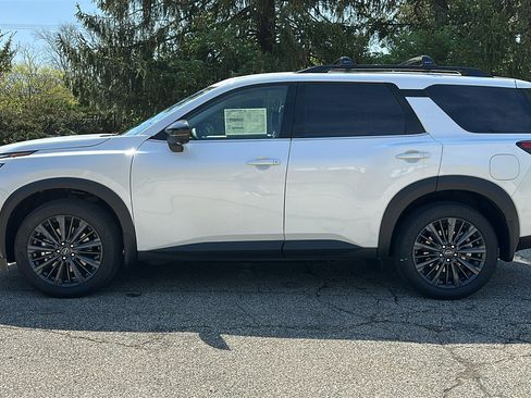 New 2026 Nissan Pathfinder SL AWD/4WD image 16