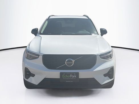Used 2025 Volvo XC40 B5 Plus AWD/4WD image 2